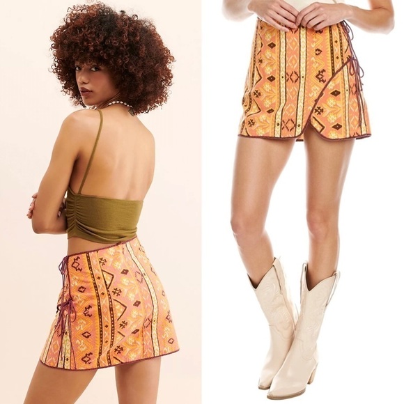 NWT FREE PEOPLE Woodblock Design Print Faux Wrap Tie Side Mini Skirt Size XS - Picture 2 of 14